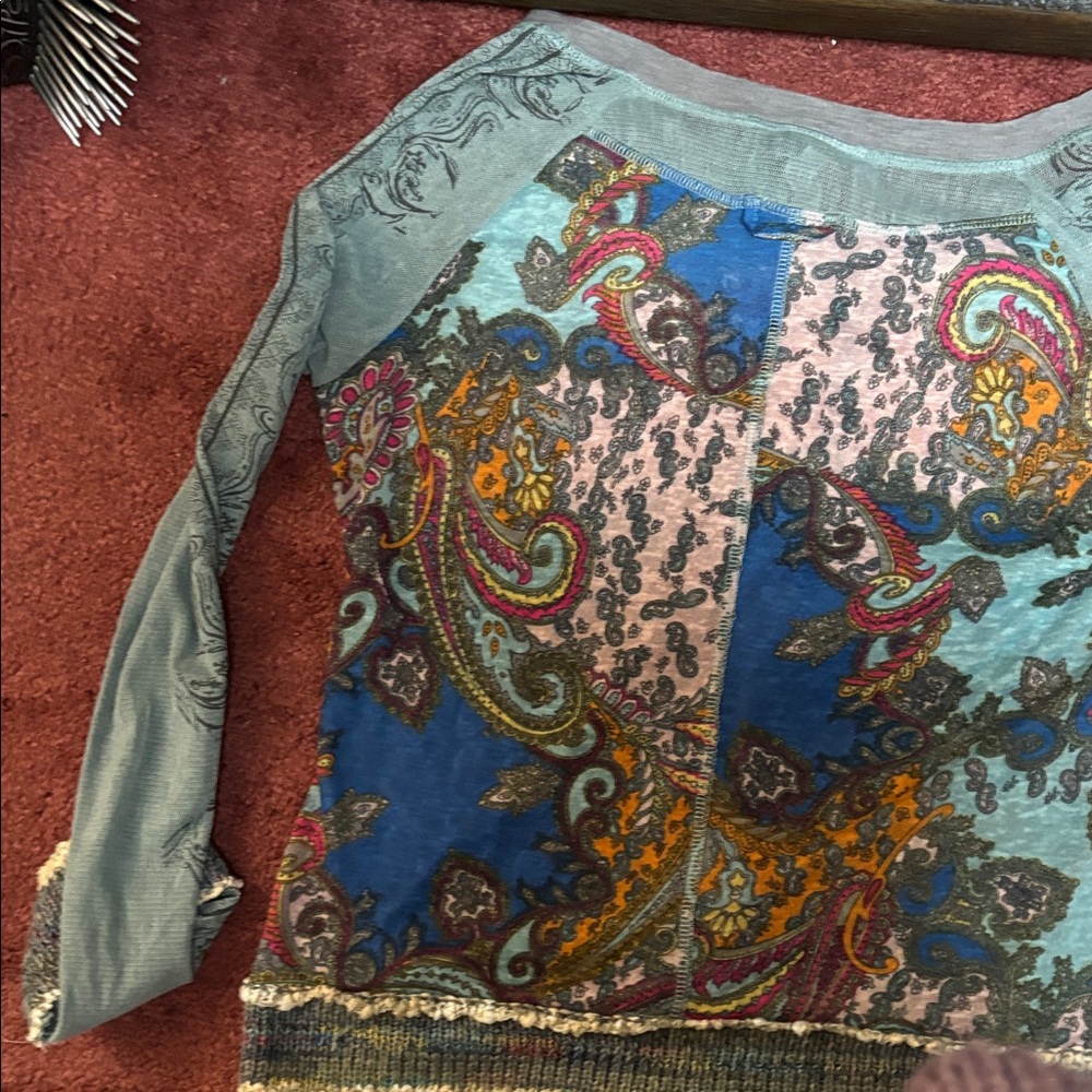 Multicolor Patterned Women's Sweater - Picture 10 of 11